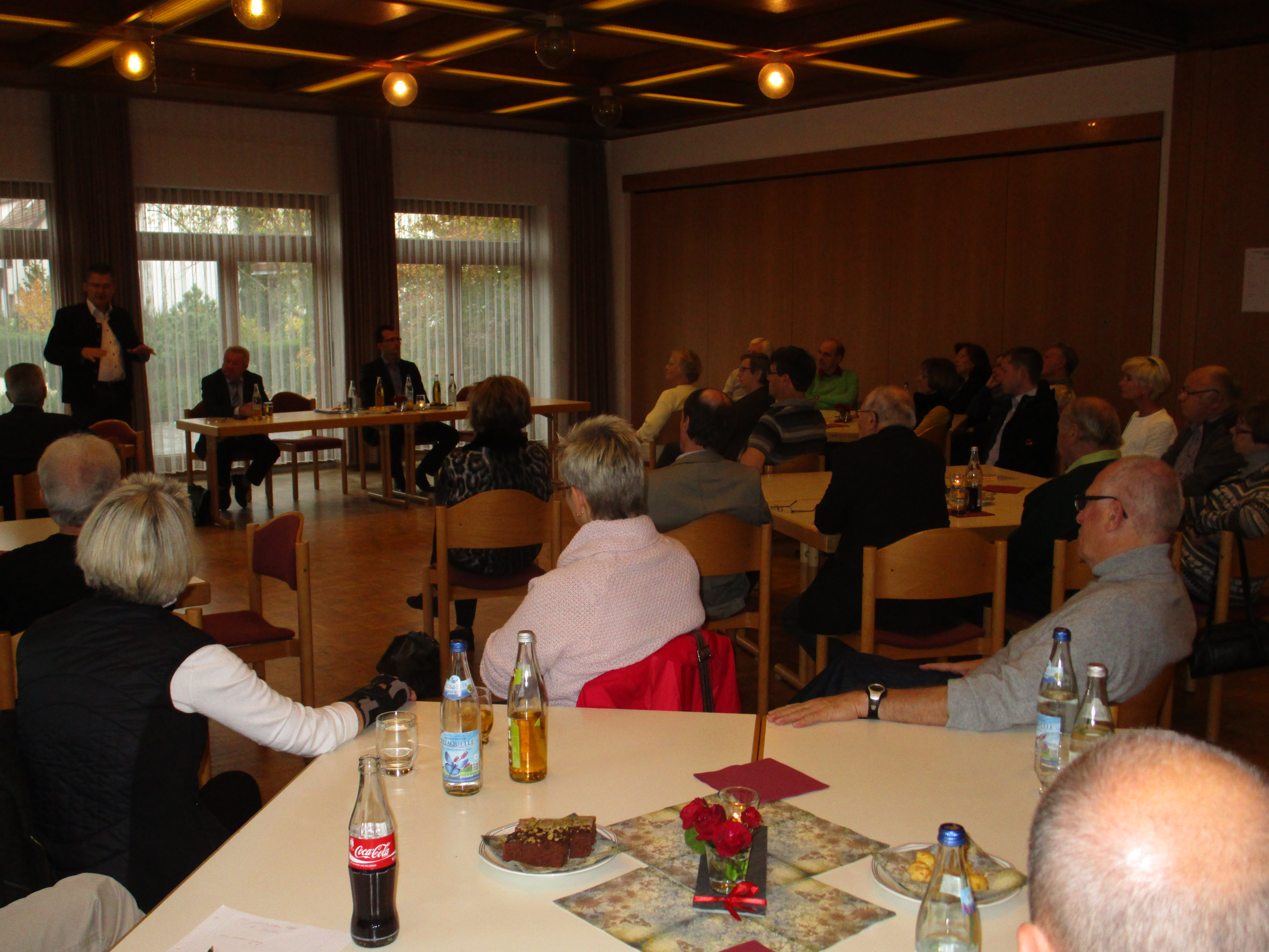Rund 50 Bürger waren auf Einladung der CDU-Steinheim ins katholische Gemeindezentrum gekommen, um mit MdB Kiesewetter über das Thema Asyl und Flüchtlinge zu diskutieren.